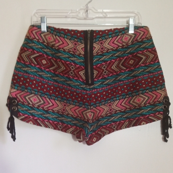 Ecote ethnic tapestry high waisted form fitting shorts women size 10 EUC - Picture 7 of 10